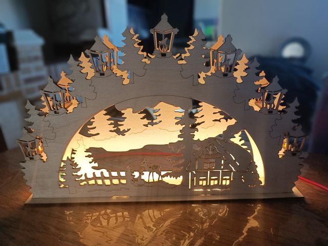 Décoration lumineuse maison en forêt 