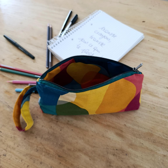 Trousse crayons multicolore 