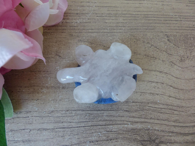 Sculpture Miniature Tortue en Pierre Blanche – Carapace Bleue – Figurine Énergétique & Décorative – Cadeau Collection Vintage