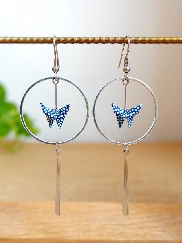 Origami Papillon / INOX / Papier japonais washi / Bleu à pois blancs, Argent / Créoles, anneaux / Bijou japonais origami / Boucles d'oreilles /