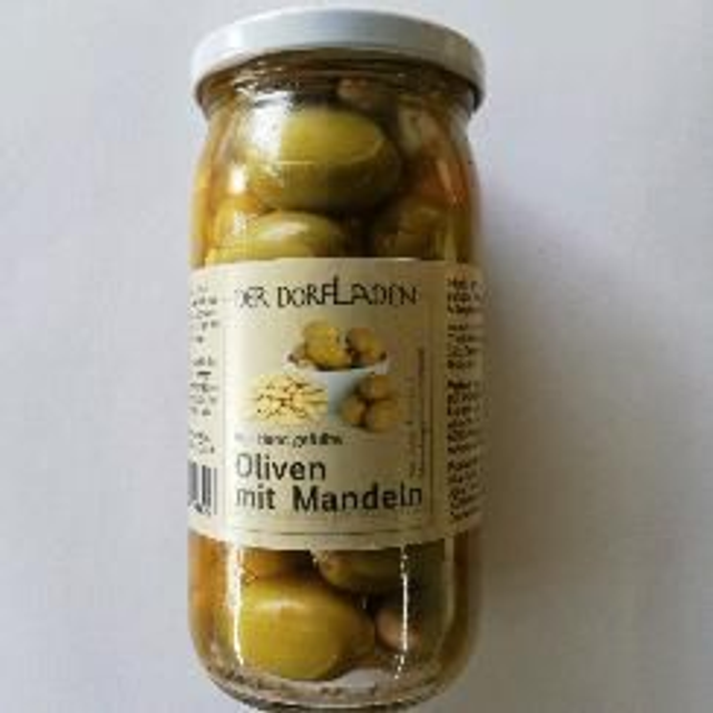 Oliven mit Mandeln