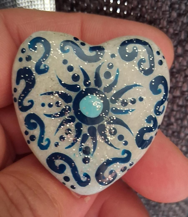 Galet coeur mandala 