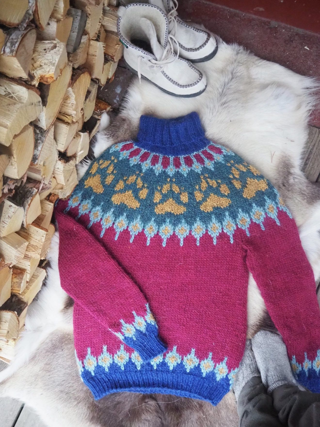 Wilderness Sweater Kit - Col 27 (Fuchsia Álafosslopi) - Wool & Pattern - Linka Neumann
