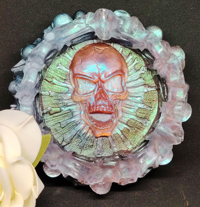 Cendrier tête de mort caméléon 