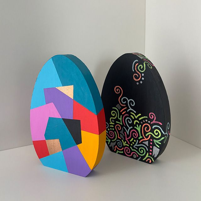 Œuf décoratif en bois