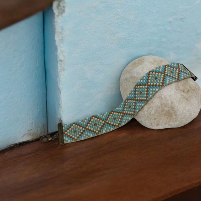 Bracelet bleu, caramel, blanc et gris