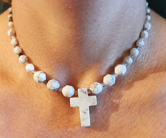 Tour de cou en Howlite et Quartz Rutile 