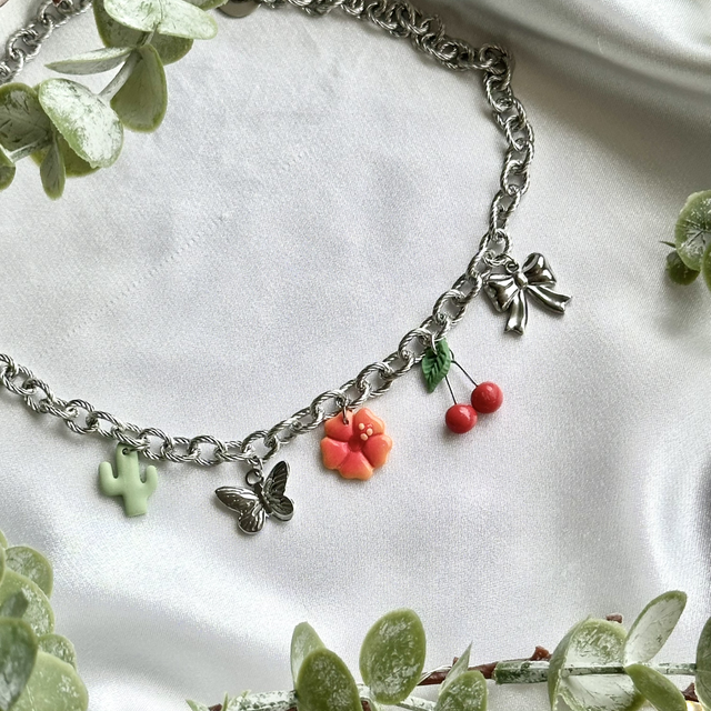 Collier Auréa argenté - 5 breloques