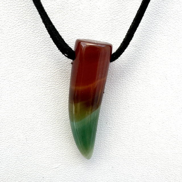 Banded agate dragon tooth pendant red/green
