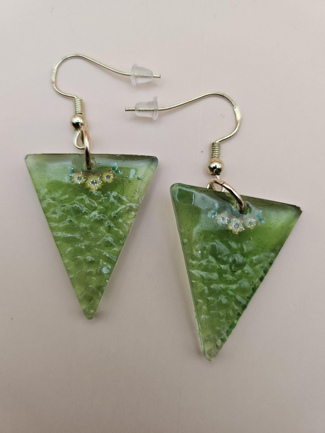 Boucles d&#039;oreilles en résine - Triangles verts