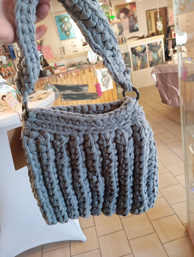 Sac à main en macramés gris 