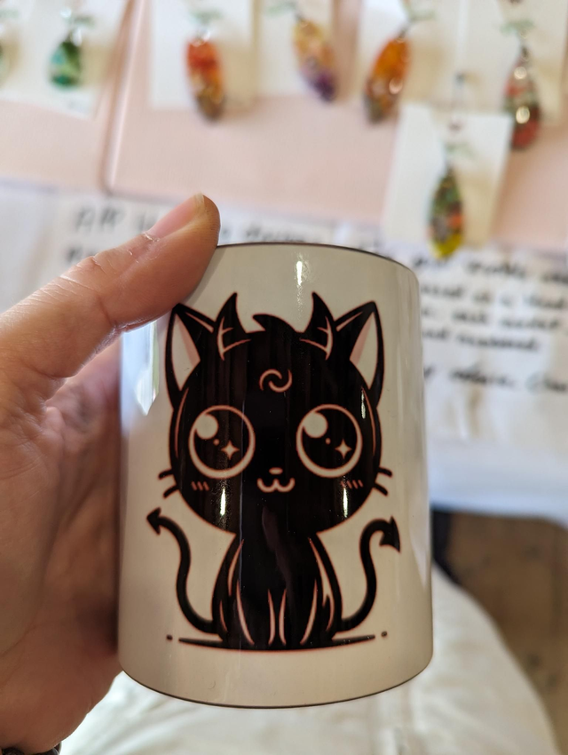 M042 Dark Chat Mug