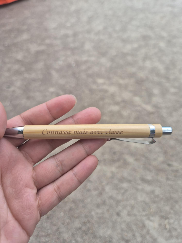 Stylo Connasse mais avec classe