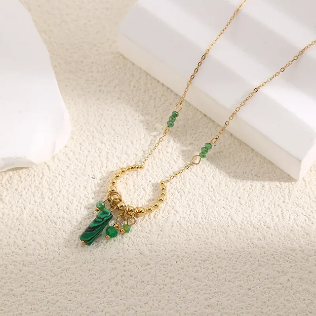 Collier Doré Anneau Doré Ouvert Avec Pendentifs Pierres Malachite
