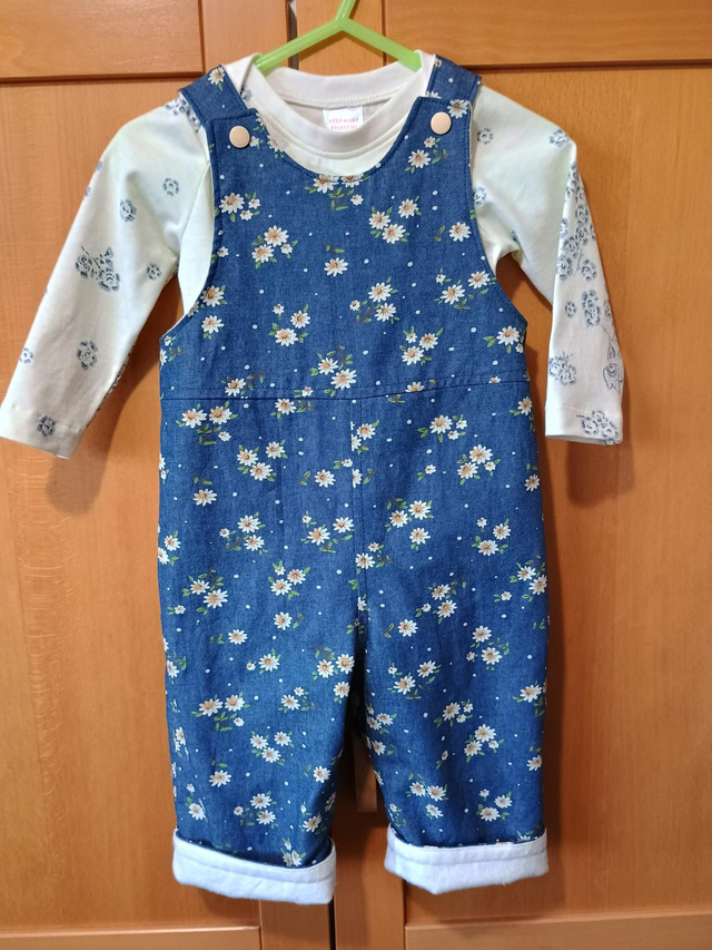 Dungarees - 6-9 mth (8 kg).   Daisy blue
