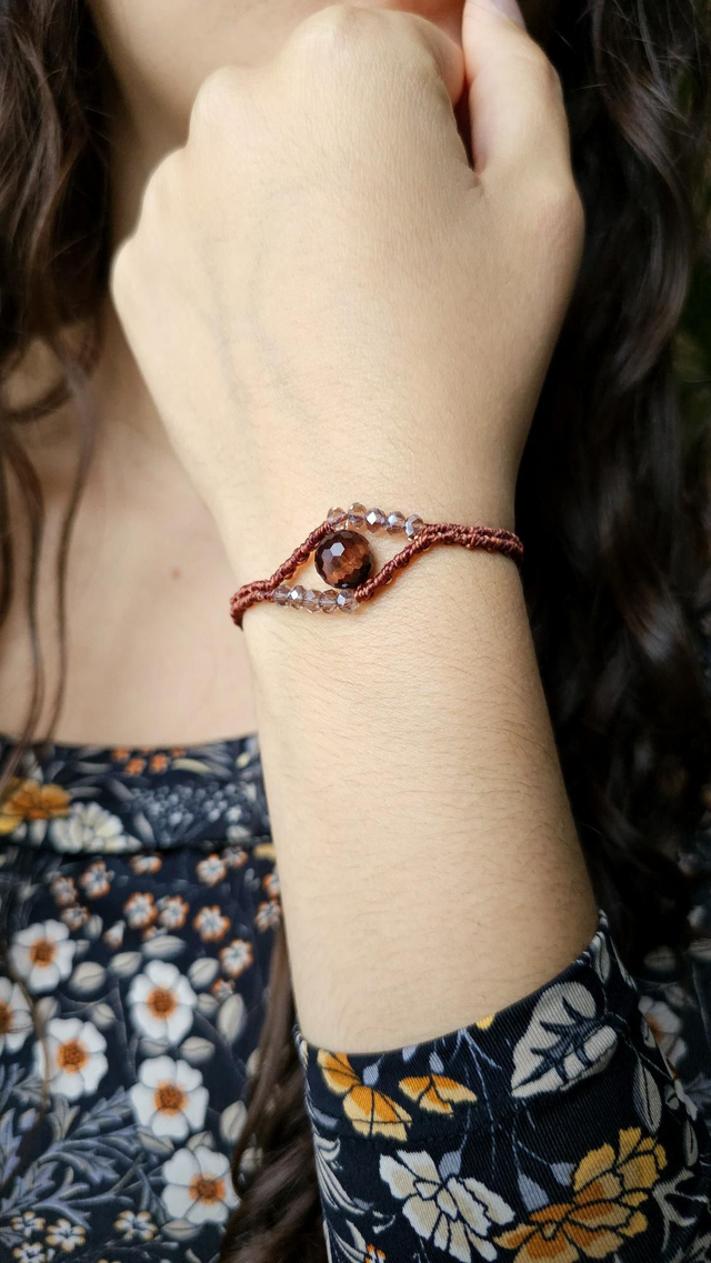Bracelet “Troisième Œil” – Macramé cuivré &amp; Œil de taureau