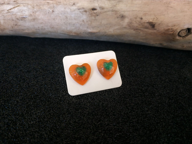 Boucles d'oreilles clous duo de cœur orangé