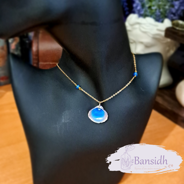 Collier bonbon coquillage bleu