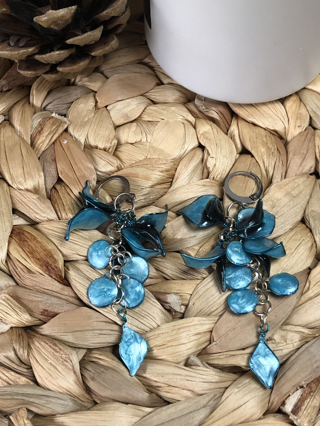 Boucles d'oreilles Azilis - pétales bleus et noirs