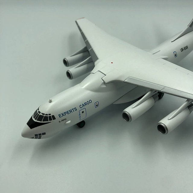 1/200 Iljuschin Il-76 Experts Cargo (Jordan) UR-BXR