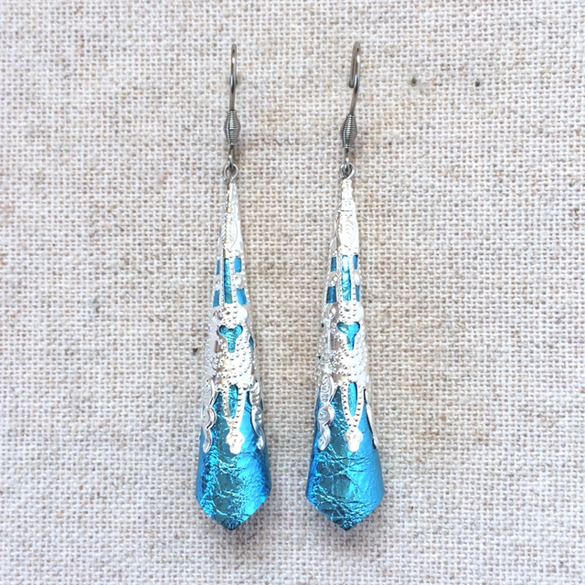 Boucles d’oreilles « Oboe » argentées, cuir bleu turquoise métallisé