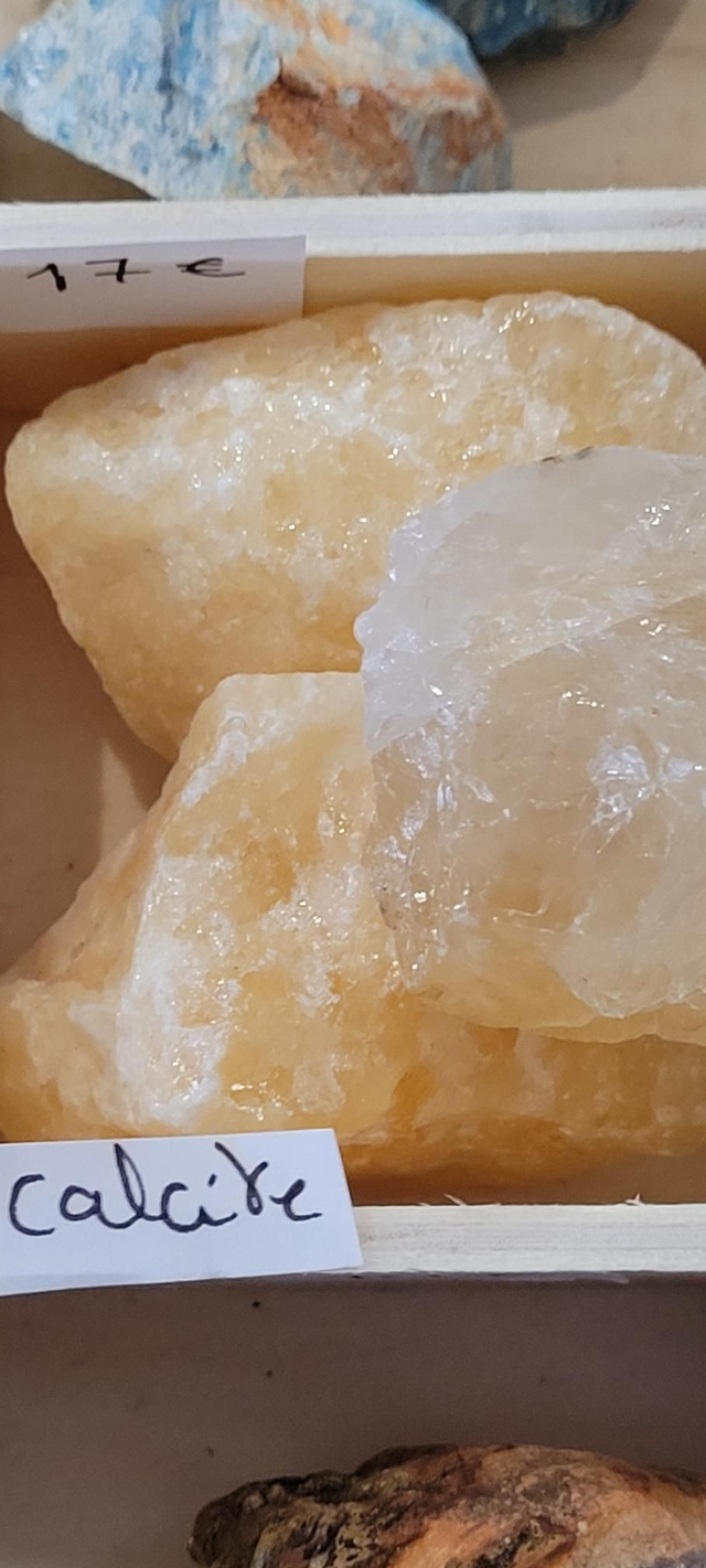 Calcite jaune pierre brute