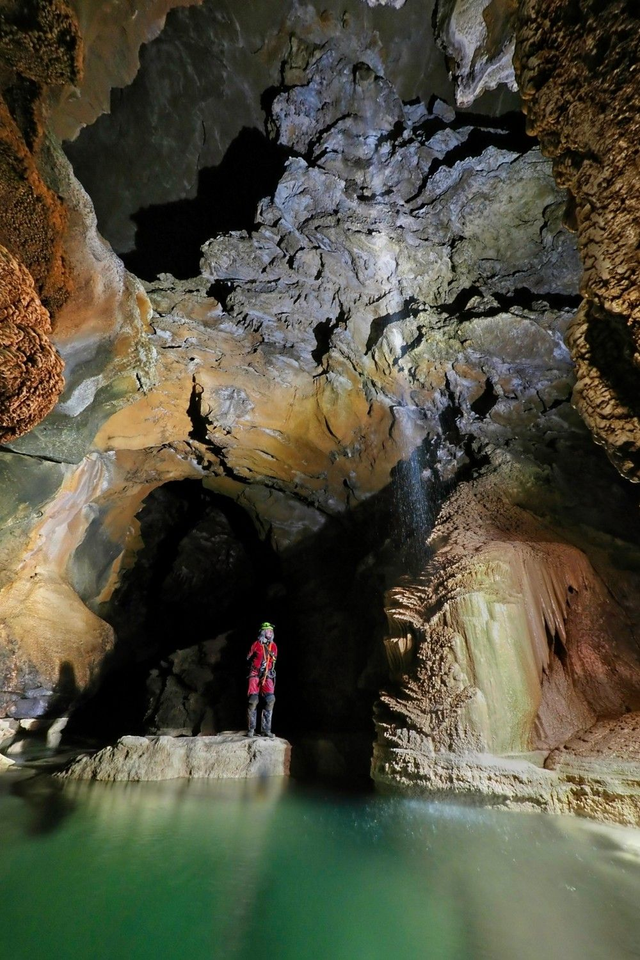 Los Gours, Cueva Coventosa, Cantabria, Spain, by Sam Davis Photographer (1)