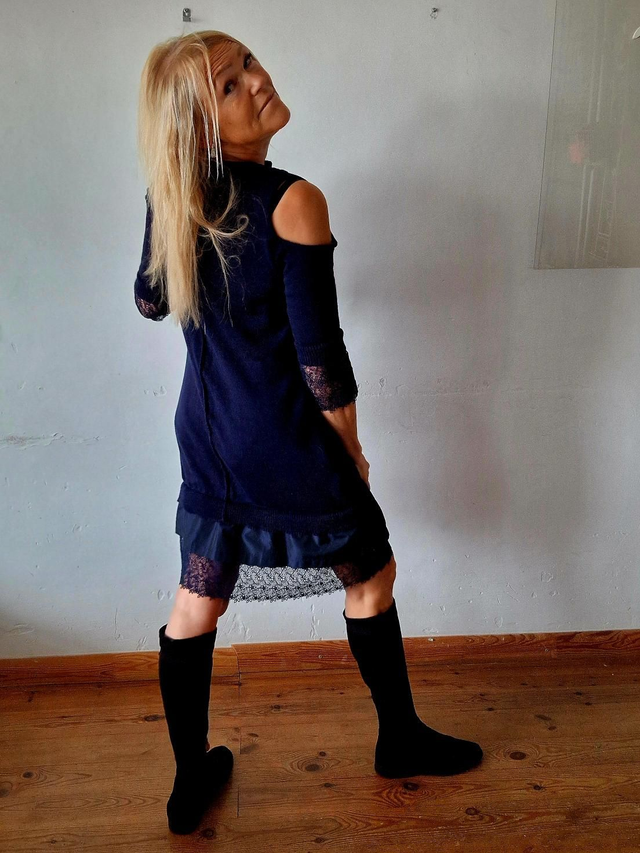 Dress with lace and taffeta fabrics