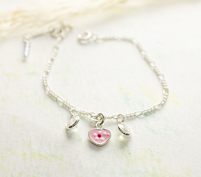 Pulsera de plata 925 en cadenas y con abalorios de corazón y circonitas.