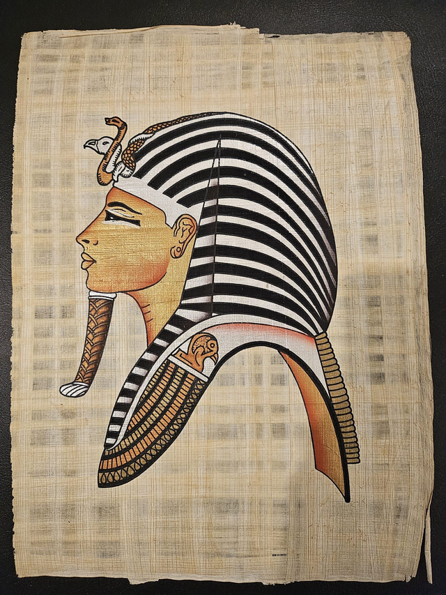 King Tutankhamun Egyptian Papyrus Art – Golden Pharaoh Portrait &amp; Ancient Egypt Wall Decor – 23 × 33 cm