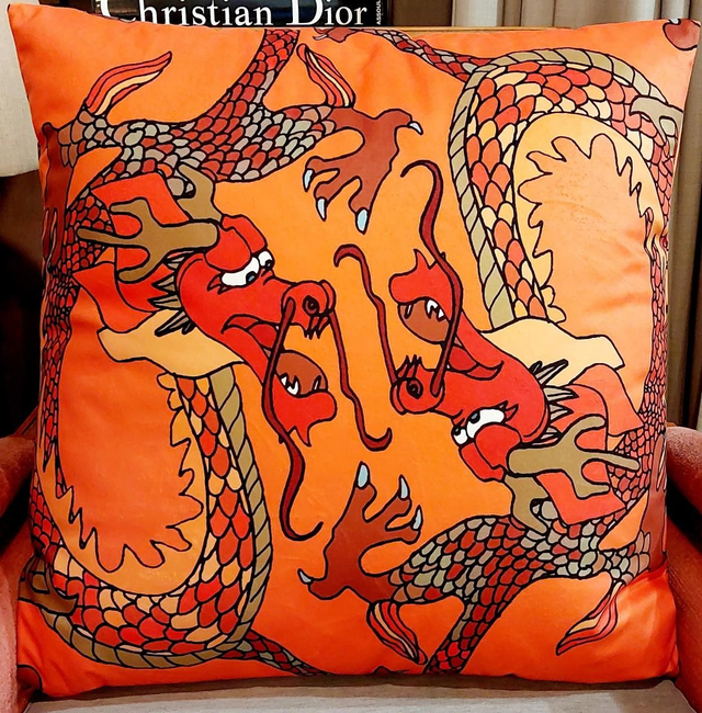 Tatsu Rouge. Coussin