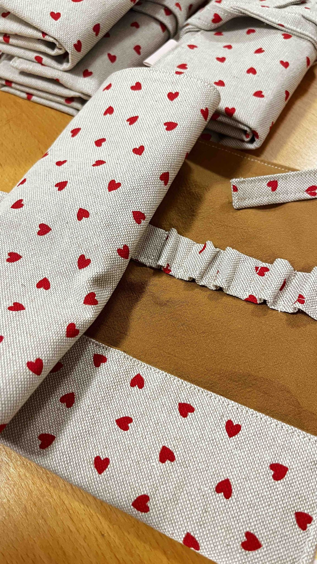 Rollendes StifteMäppchen, Stifte-Organizer, Malen und Schreiben - heart