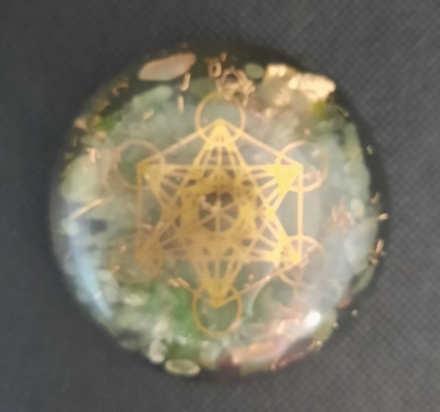 Orgonite de poche ronde Aventurine verte / Jade néphrite