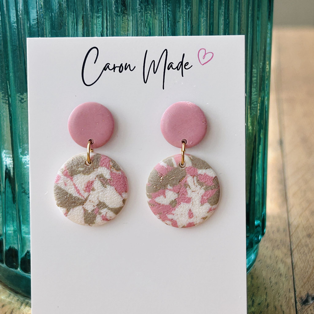 Pink and beige marbled round earrings