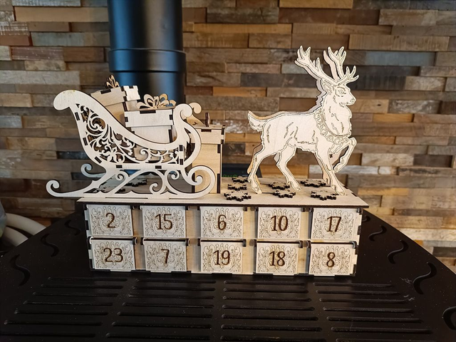 Calendrier de l’Avent en Bois - Traîneau du Père Noël avec Tiroirs