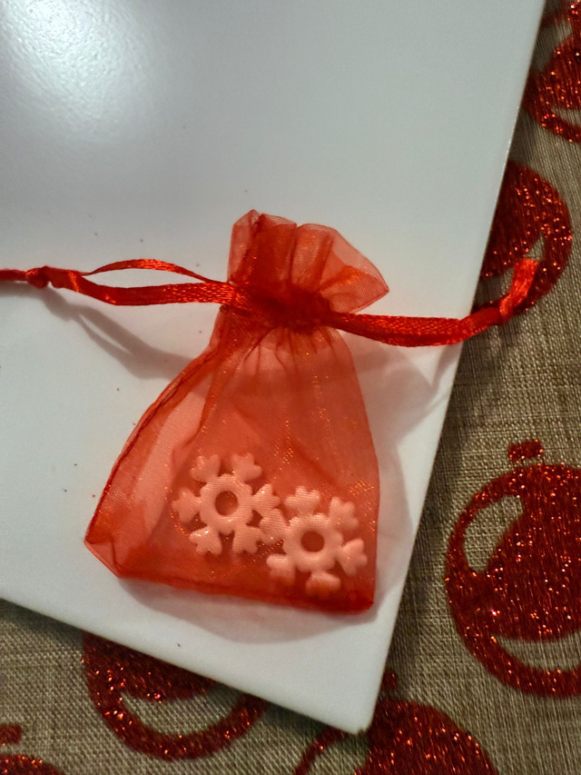 Pochon cadeau rouge en organza petit format 