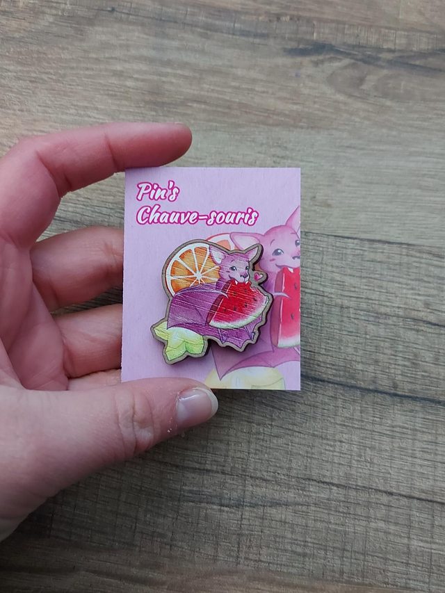 Pin's bois - chauve-souris et papillons