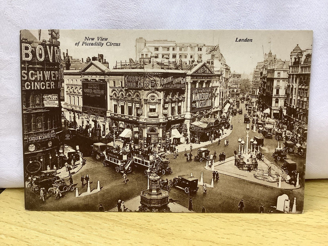 New View of Piccadilly Circus, London - Vintage Unbranded Postcard Our Ref A76 £2.25