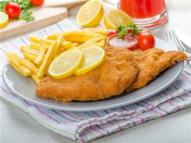 chicken Schnitzel mit Pommes 