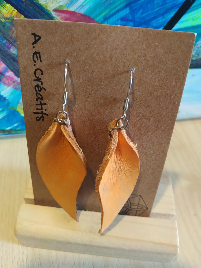 Boucles d&#039;oreilles feuille cuir 