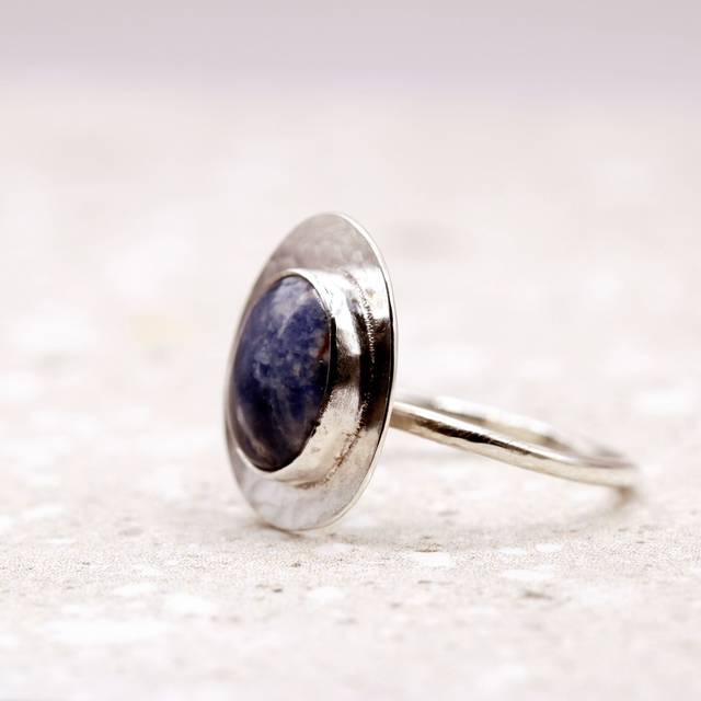 Sterling silver hammered oval disc ring with sodalite gemstone (size N) 