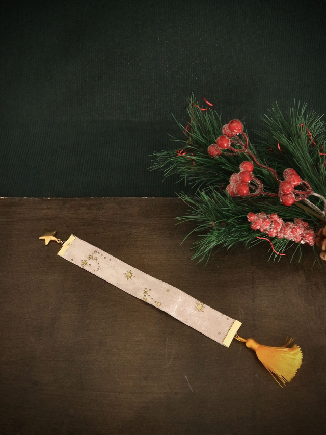 Velvet Tale Bookmark - Pink