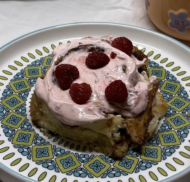 Cinnamon roll framboise 