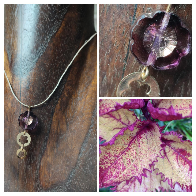 Z-Collier fleur en verre violine et or , monté sur fil de lin réglable avec chaîne d&#039;extension doré en acier inoxydable 