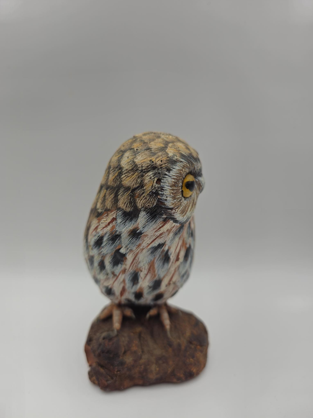 Petite chouette en bois peint