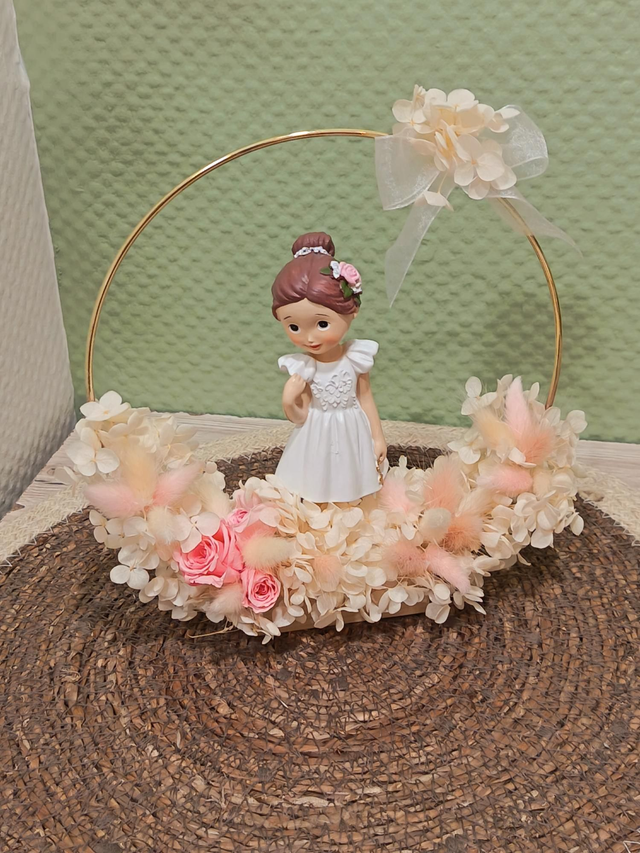 Communiante sur socle