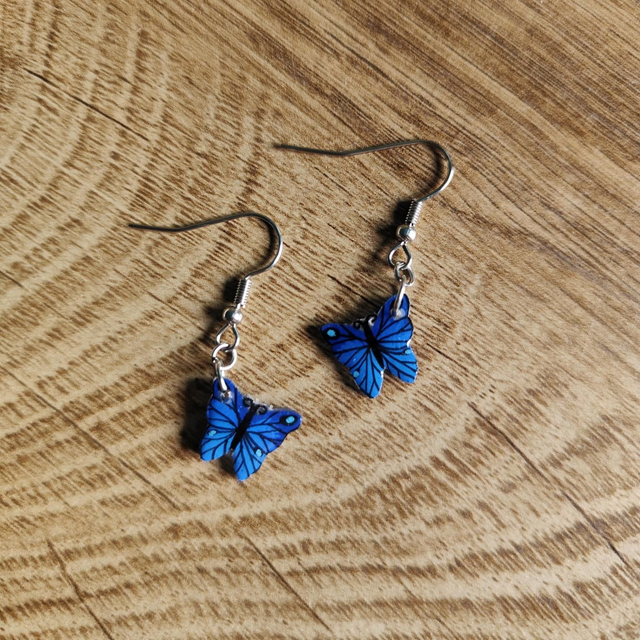 Petites boucles d&#039;oreilles papillon bleu 