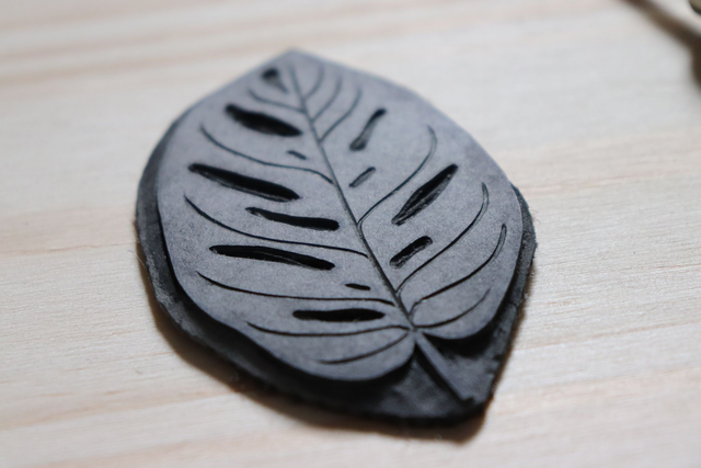 Linogravure A6 feuille de Monstera Adansonii