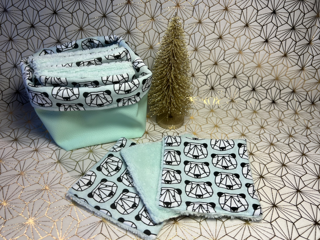 Lingettes et panière panda