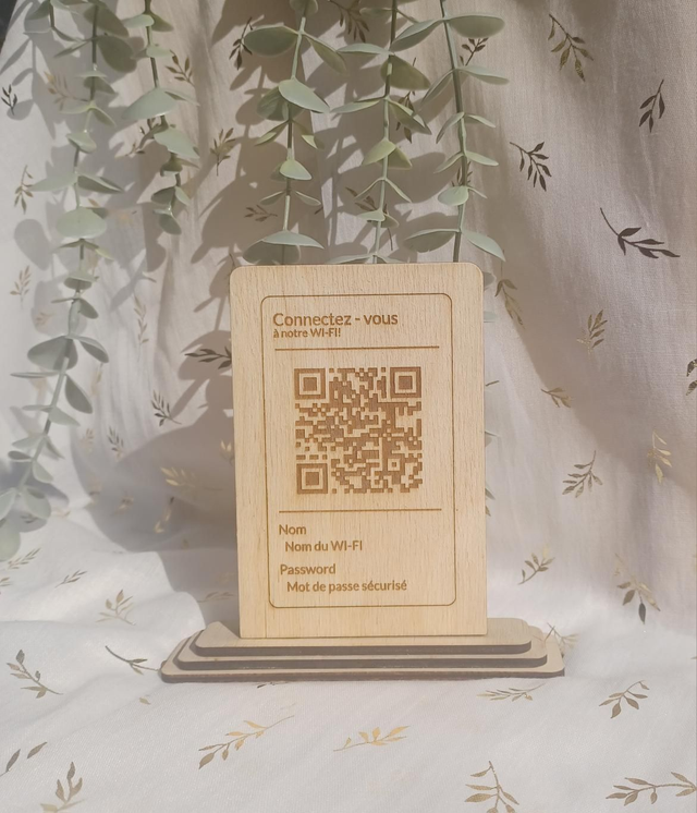 Présentoir Wi-Fi en bois personnalisé avec QR Code – Accueil clients